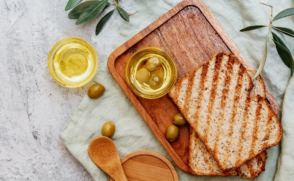 零失敗四季烤蔬菜、法國麵包佐上自製油醋醬、蒜香清炒鮮蝦，超簡單美味料理上菜！